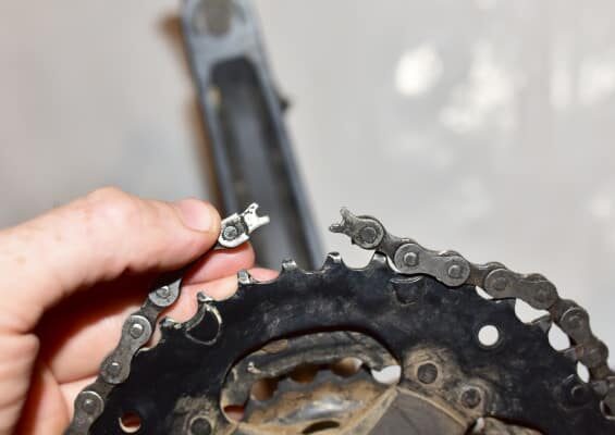 broken-bike-chain-9126985