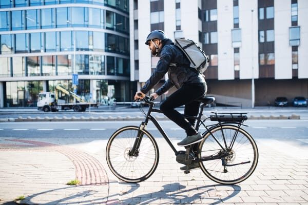 man-riding-an-electric-bike-in-the-city-1543916